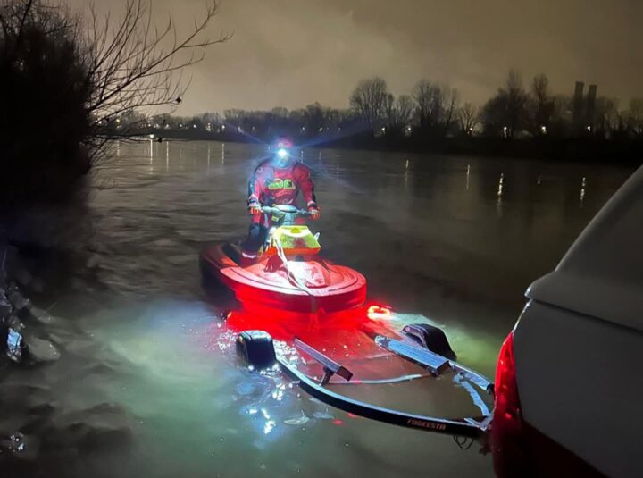 Potraga za devojcicom reka sava zagreb foto hrvatski crveni kriz