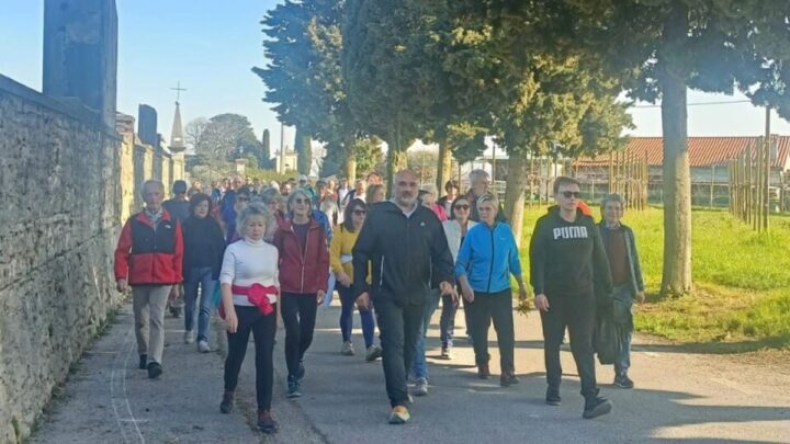 Gradonačelnim mrša sa građanima Italija Foto: instagram/printscreen/lucianofregonese