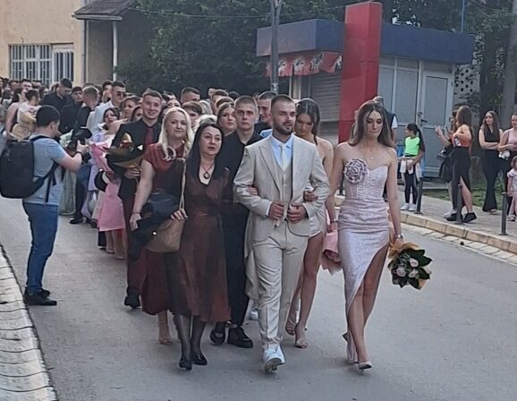 Defile maturanata u Severnoj Mitrovici