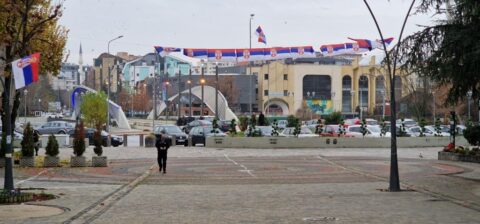 severna mitrovica most na ibru zastave foto balkanfacts