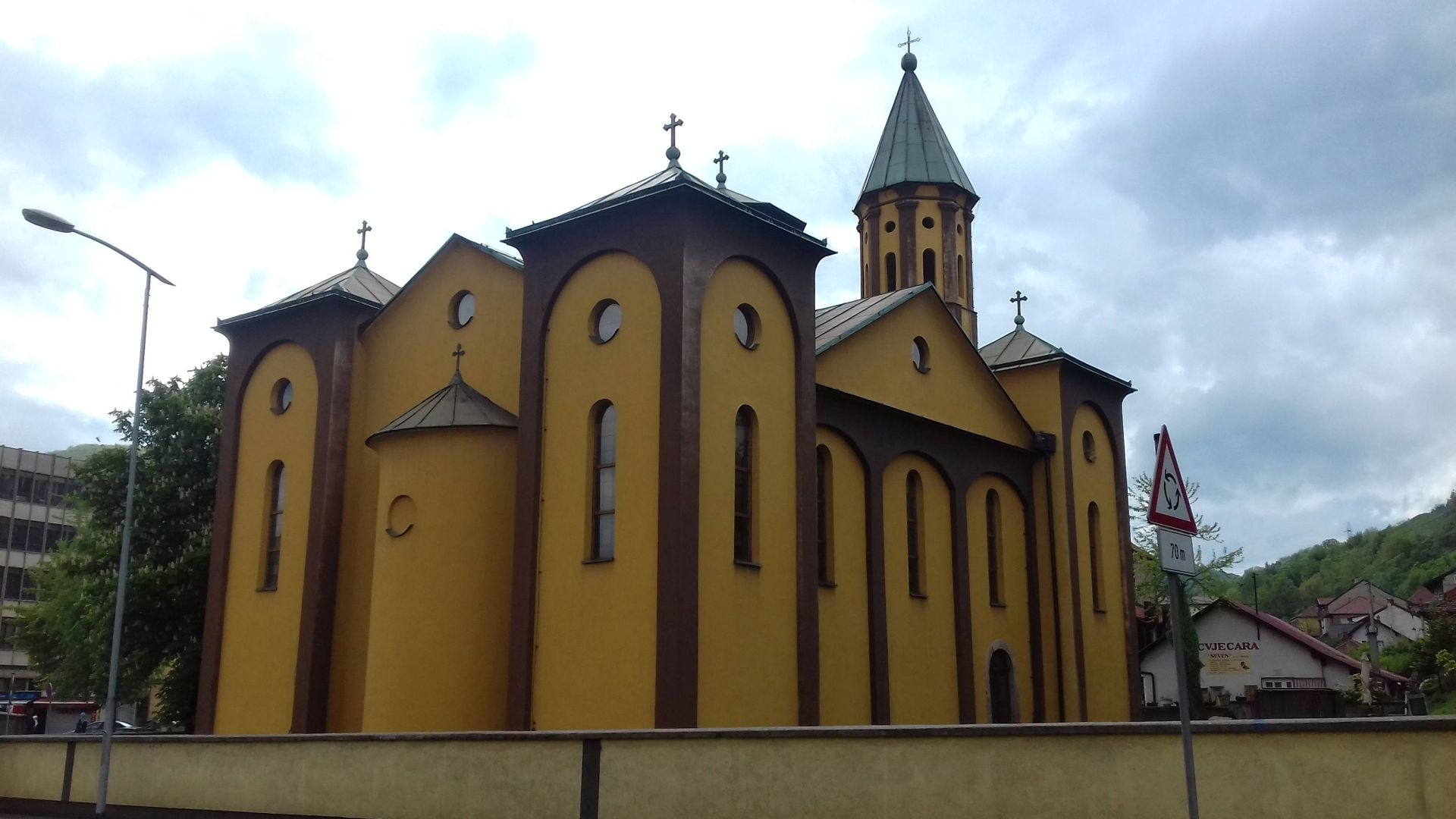 Crkva Rođenja Presvete Bogorodice u Zenici wikimedia