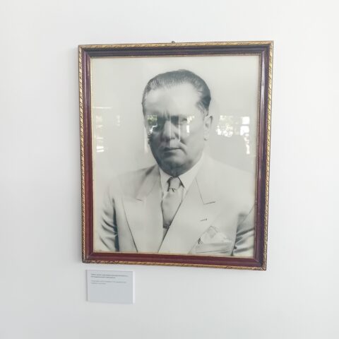 Titova zvanična fotografija