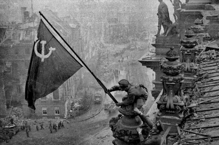 Ruska zastava nad Rajhstagom Foto: Public domain/mil.ru