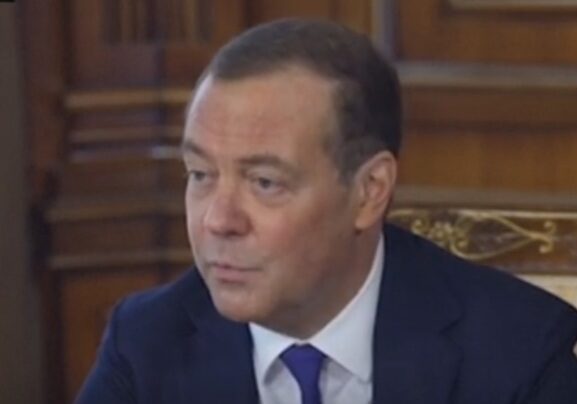 Dmitrij Medvedev / Printskrin / YouTube