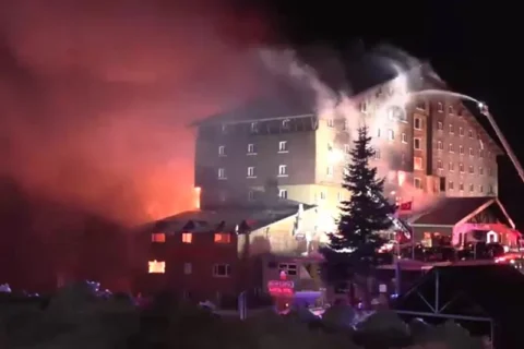 Hotel požar Turska foto Printskrin
