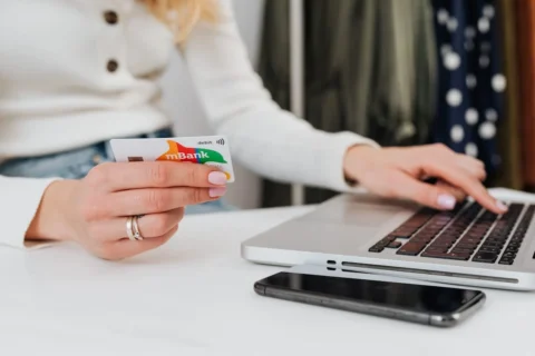 elektronsko placanje bankarstvo mobilno foto pexels