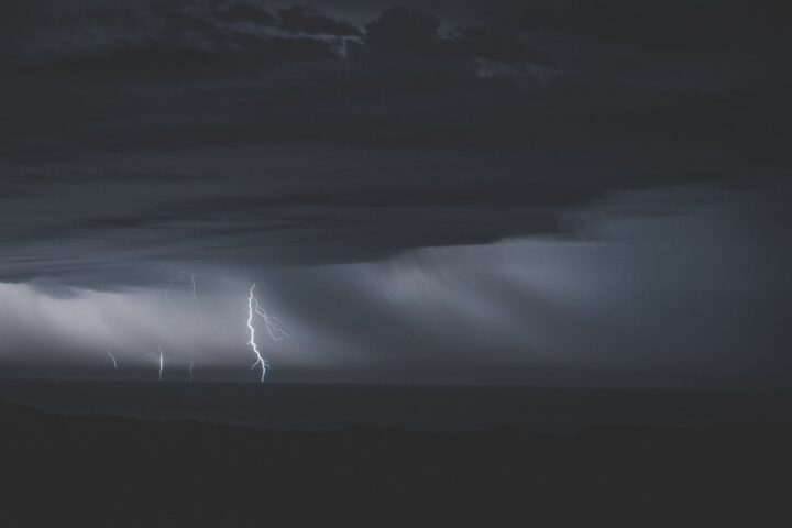 Nevreme oluja pijavica foto Lachlan Ross Pexels