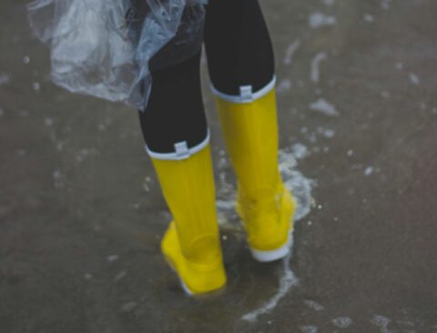 poplave cizme Foto Valeria Boltneva Pexels