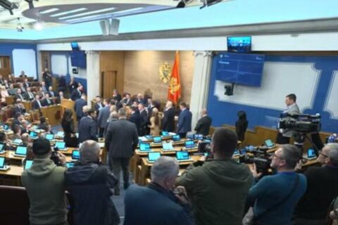 prekinuta sednica skupstine crne gore foto printskrin