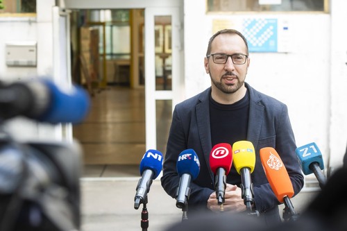 Croatia, Zagreb, 180525. Local elections 2025. Nova Cesta 92. Candidate for mayor of the City of Zagreb Tomislav Tomasevic votes in the elections. Photo: / CROPIX Zagreb Croatia Copyright: xxDarkoxTomasx tomasevic_izbori9-180525,Image: 1000542977, License: Rights-managed, Restrictions: imago is entitled to issue a simple usage license at the time of provision. Personality and trademark rights as well as copyright laws regarding art-works shown must be observed. Commercial use at your own risk., Model Release: no, Credit line: Darko Tomas / imago stock&people / Profimedia